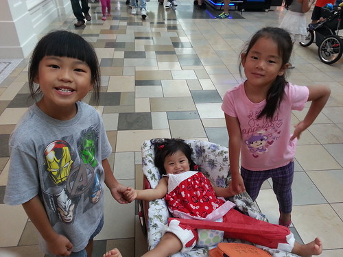 Nadia, Dani, and Amelie at the mall