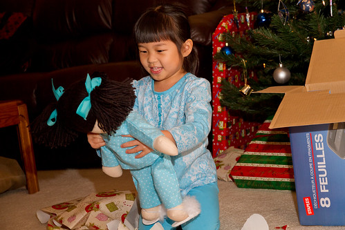 Nadia_opening_Tahni-Wei_xmas-eve_2010_03