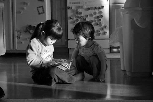 Nadia_Amelie_Reading_01_BW